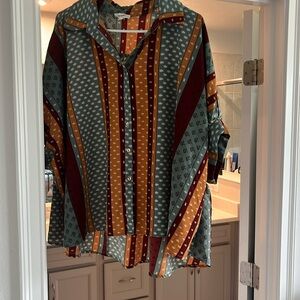 Ee:some , small. A medium could fit in this fine. Worn 4 times  good cond.